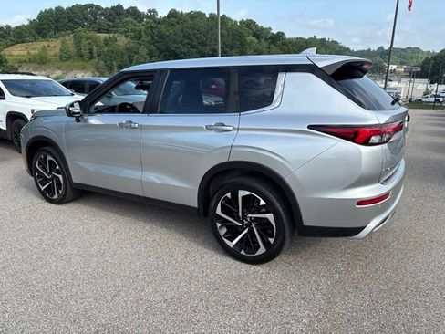 Used 2022 Mitsubishi Outlander SE AWD/4WD image 3