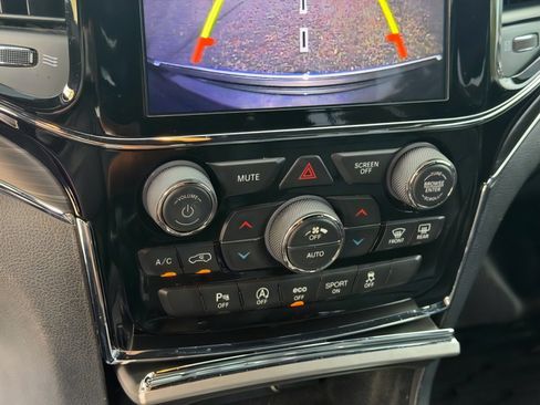 Used 2019 Jeep Grand Cherokee Limited image 27