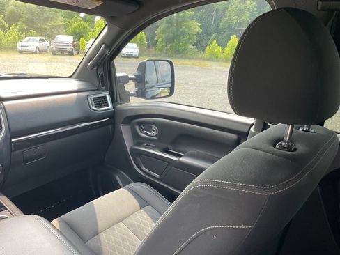 Used 2018 Nissan Titan SV w/ SV Convenience Package AWD/4WD image 21