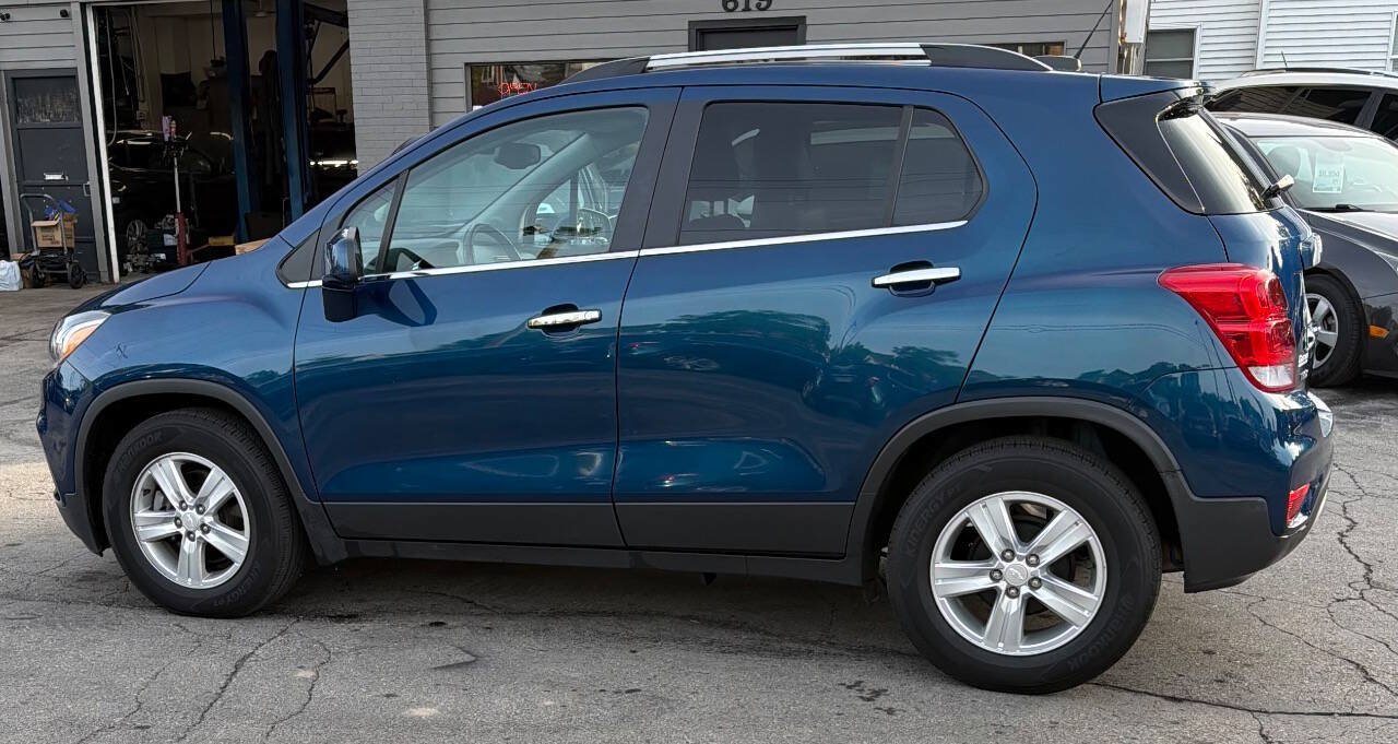 Used 2020 Chevrolet Trax LT w/ LT Convenience Package FWD image 17