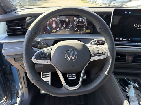 New 2026 Volkswagen Tiguan SE R-Line FWD image 26