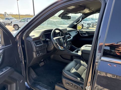 Used 2023 Chevrolet Suburban Premier image 21