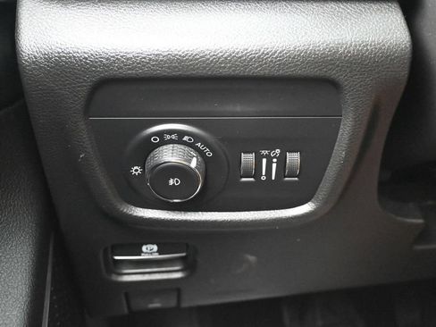 Used 2023 Jeep Grand Cherokee L Limited AWD/4WD image 23