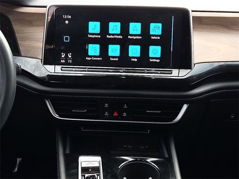 Used 2024 Volkswagen Atlas SE w/ Black Wheel Package image 11