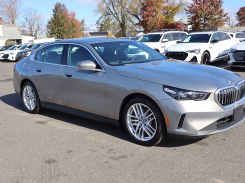 Used 2024 BMW 530i xDrive image 4