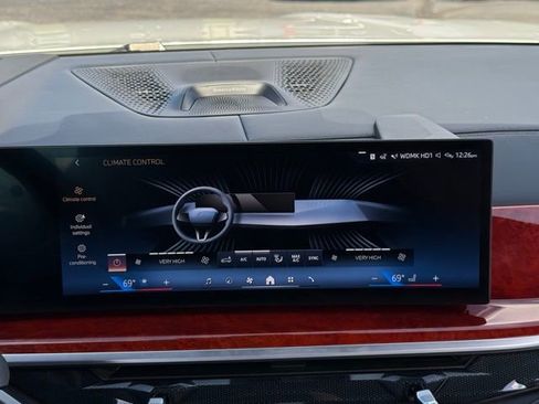 Used 2024 BMW ALPINA XB7 AWD/4WD image 36