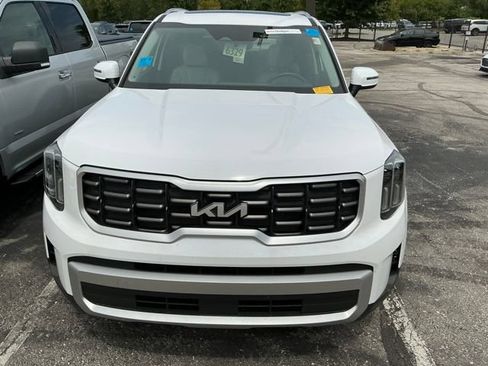 Used 2025 Kia Telluride S FWD image 3