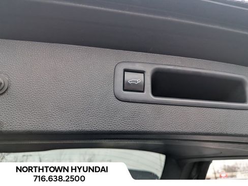 Used 2022 Toyota Highlander XLE image 38