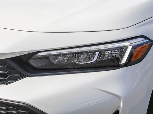 Used 2025 Honda Civic LX image 4