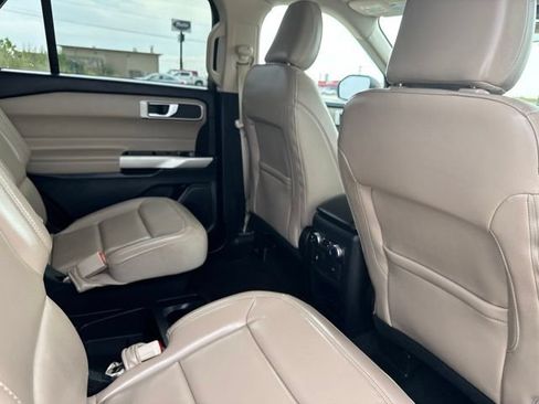 Used 2021 Ford Explorer XLT w/ Equipment Group 202A AWD/4WD image 21