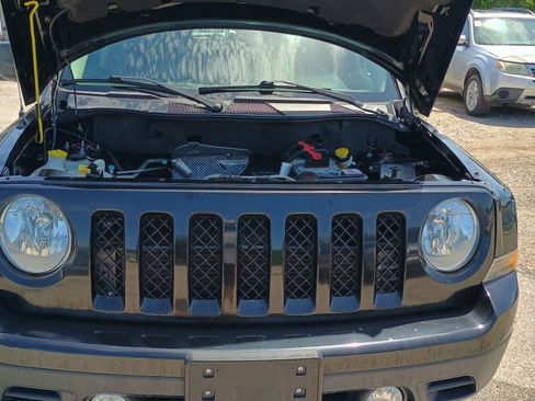 Used 2016 Jeep Patriot Latitude FWD image 30