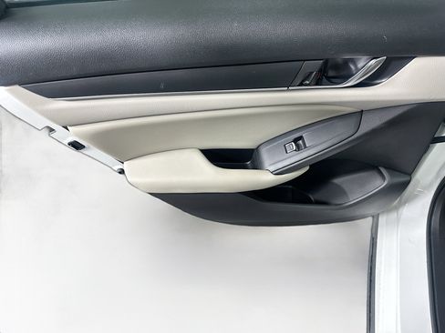 Used 2018 Honda Accord EX image 26