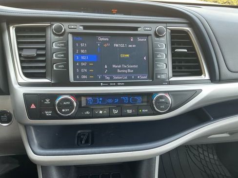 Used 2016 Toyota Highlander XLE image 23