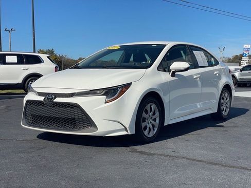 Used 2022 Toyota Corolla LE image 3