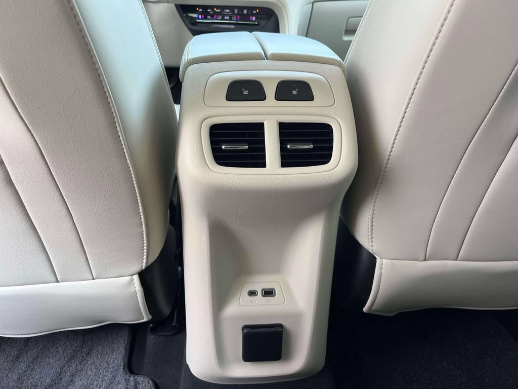 Certified 2022 Buick Envision Avenir w/ Technology Package II FWD image 14