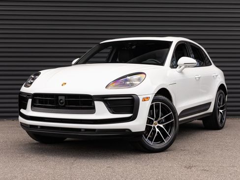 Certified 2025 Porsche Macan AWD/4WD image 1