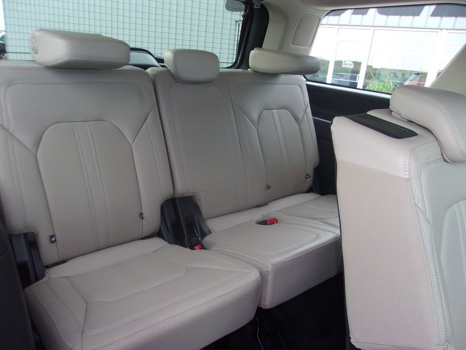 Used 2022 Ford Expedition Limited AWD/4WD image 15