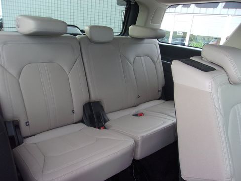 Used 2022 Ford Expedition Limited AWD/4WD image 15