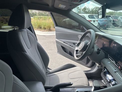 Used 2024 Hyundai Elantra SEL image 38