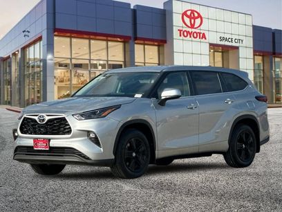 Certified 2025 Toyota Highlander LE