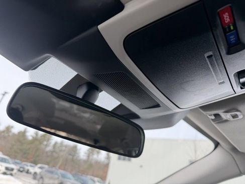 Used 2025 Subaru Outback Premium image 30
