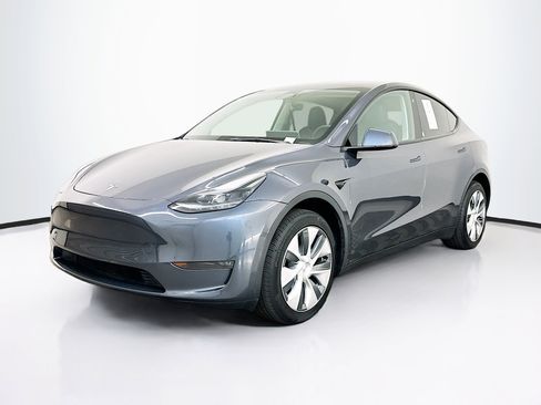 Used 2023 Tesla Model Y Long Range image 3