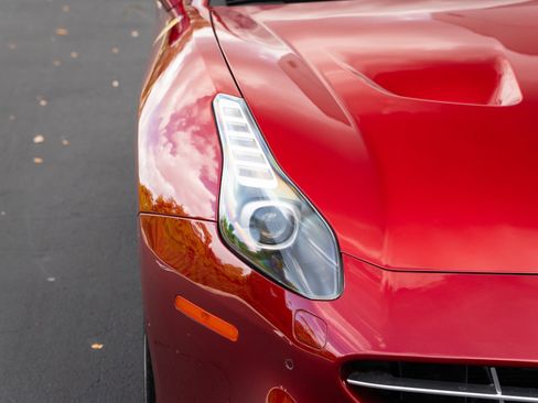 Used 2015 Ferrari California T image 11