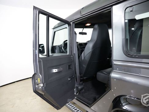 Used 1991 Land Rover Defender 110 image 37