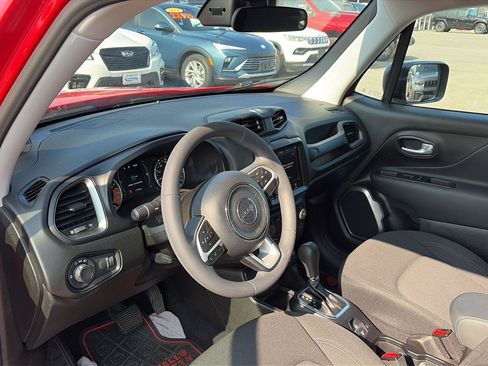 Used 2023 Jeep Renegade Latitude AWD/4WD image 5
