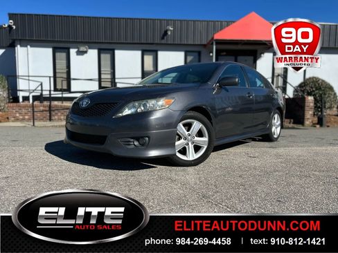 Used 2011 Toyota Camry SE image 1