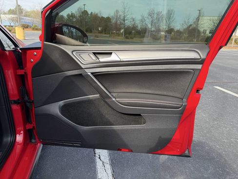 Used 2020 Volkswagen GTI SE image 16