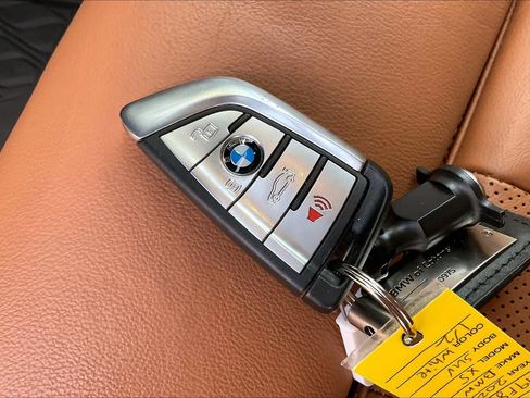 Used 2021 BMW X5 xDrive40i w/ M Sport Package AWD/4WD image 14