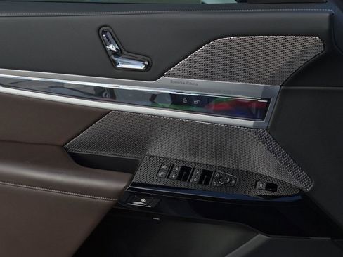 Certified 2023 BMW 760i xDrive w/ Parking Assistance Package image 24