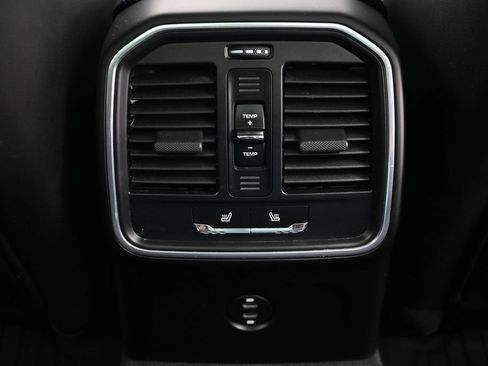 Certified 2022 Porsche Macan S AWD/4WD image 8