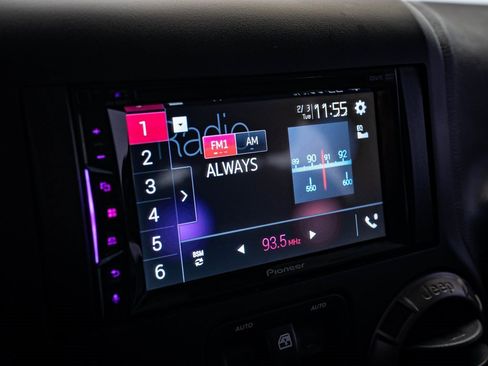 Used 2018 Jeep Wrangler Unlimited Sport image 25