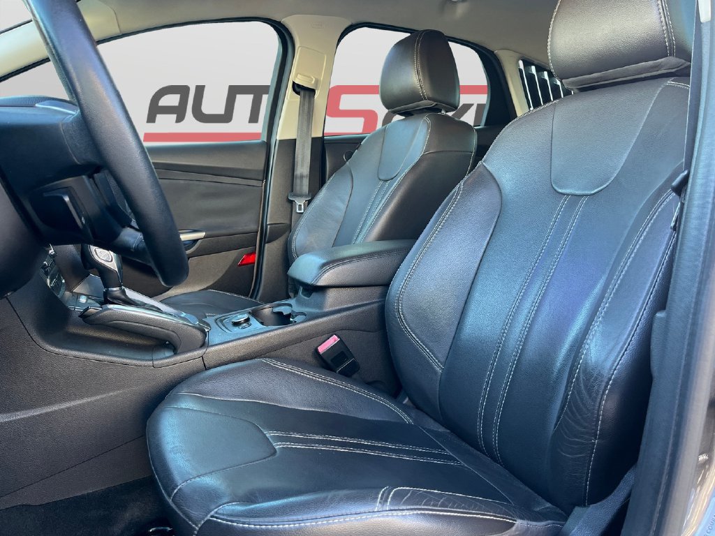 Used 2013 Ford Focus Titanium w/ Titanium Handling Pkg FWD image 11