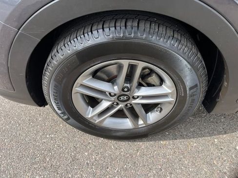 Used 2018 Hyundai Santa Fe Sport image 2