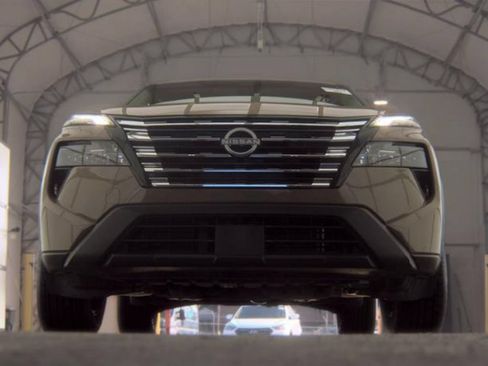 Used 2025 Nissan Rogue SV AWD/4WD image 4