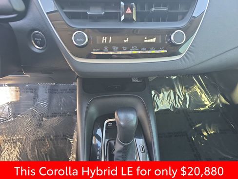 Used 2025 Toyota Corolla LE w/ LE Premium Package image 29