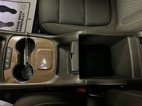 Used 2021 GMC Acadia SLE w/ Elevation Edition image 21