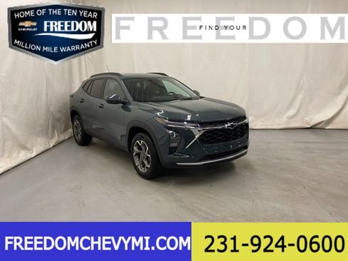 New 2026 Chevrolet Trax LT w/ Driver Confidence Package FWD image 1