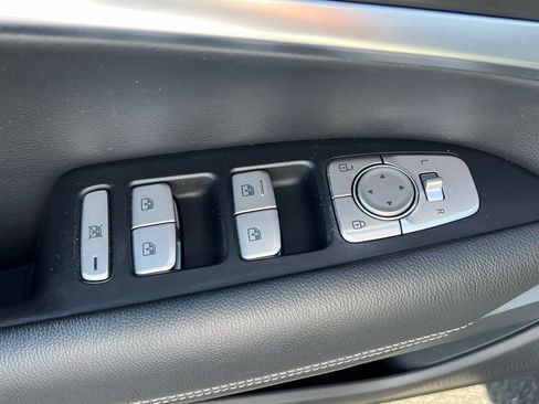 Used 2020 Genesis G70 2.0T image 9