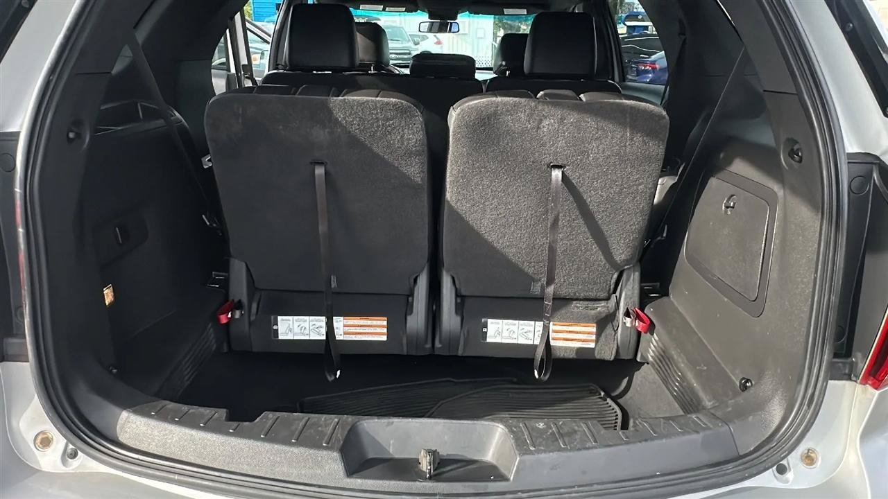 Used 2014 Ford Explorer XLT w/ Equipment Group 202A AWD/4WD image 39