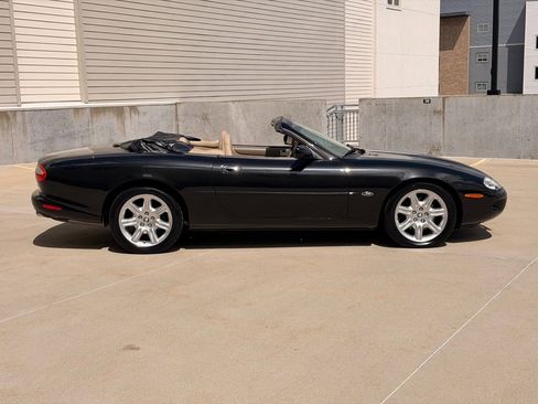 Used 2000 Jaguar XK8 Convertible RWD image 2