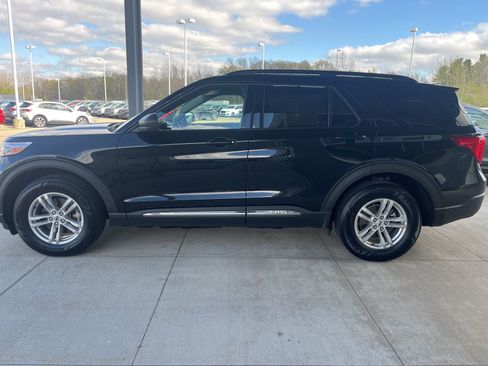 Certified 2023 Ford Explorer XLT w/ Equipment Group 202A AWD/4WD image 3