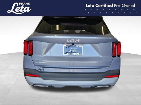Used 2025 Kia Sorento LX FWD image 5