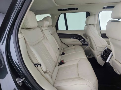 Used 2023 Land Rover Range Rover SE image 12
