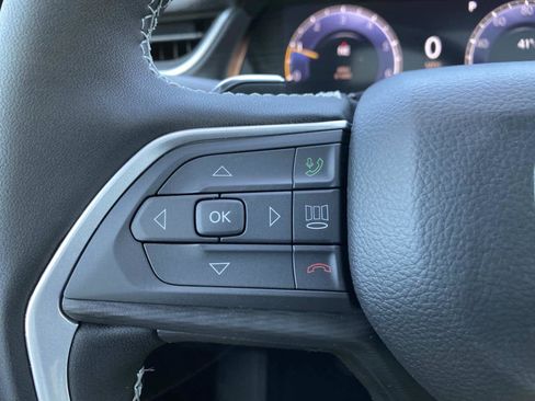 New 2025 Jeep Grand Cherokee Laredo image 16