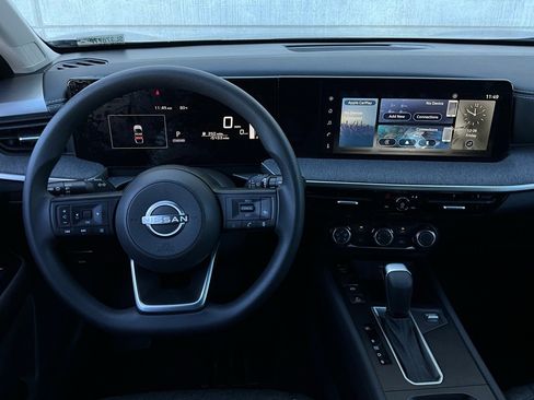 Used 2025 Nissan Kicks SV image 12