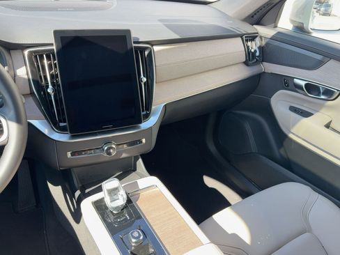 Certified 2025 Volvo XC90 B5 Plus image 30